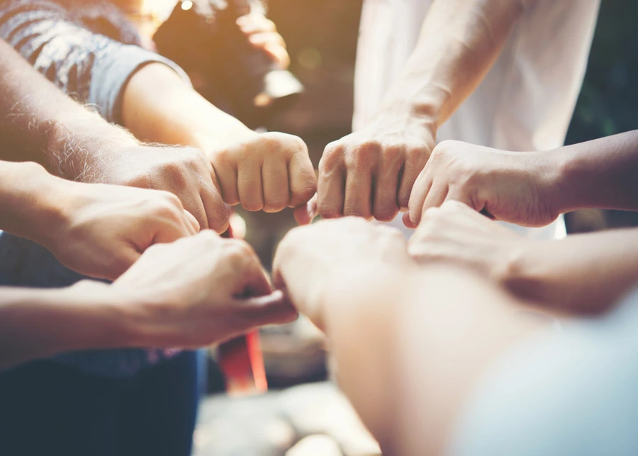 Hybrides Arbeiten – Vertrauen schaffen durch den richtigen Mix